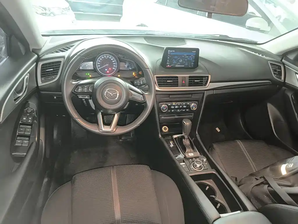 Фото 10 - Mazda Mazda3 Axela