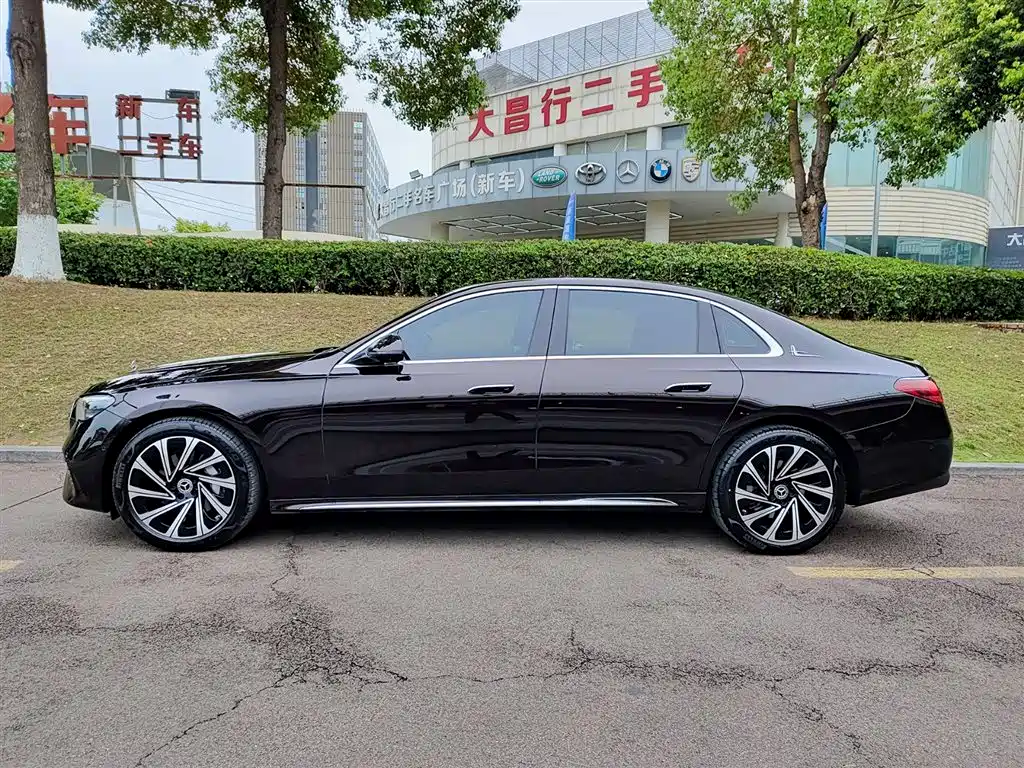 Mercedes-Benz E-Class 2024 Model E 300 L Luxury фото 3