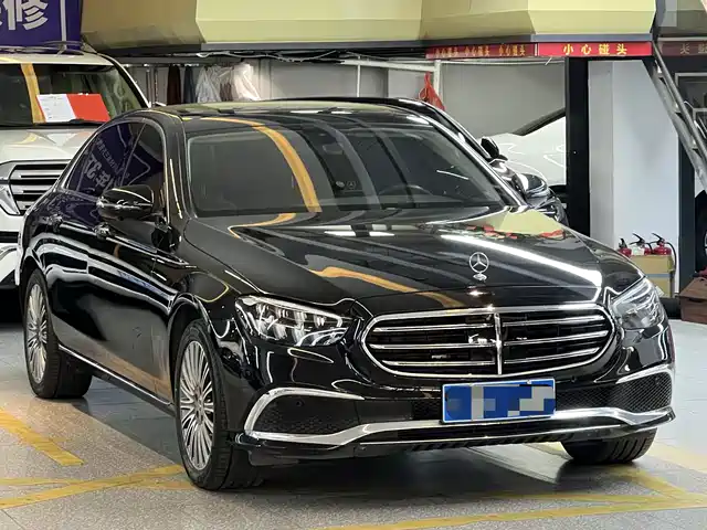 Mercedes-Benz E-Class 2023 E 300 L Luxury — фото 3