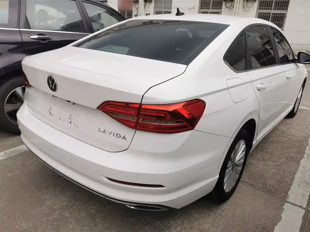 Volkswagen Lavida 2021 1.5L Auto Comfort Edition фото 7