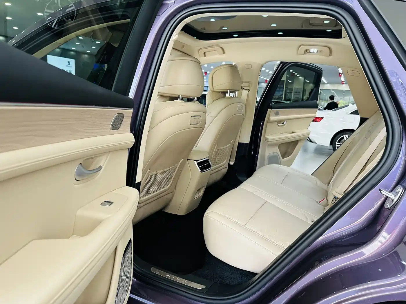 AITO Wenjie AITO M5 2025 Extended Range Ultra AWD фото 6