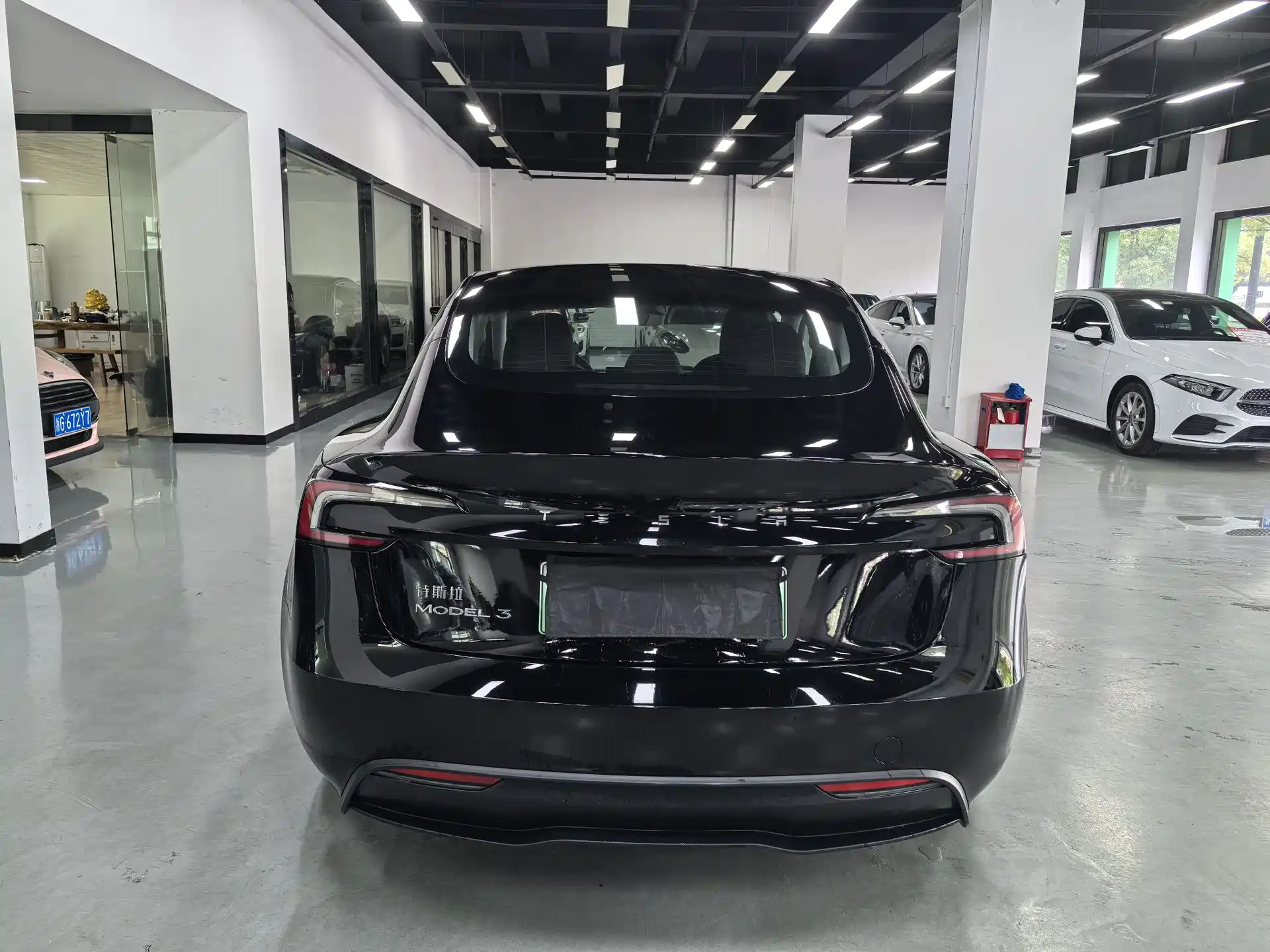 Фото 6 - Tesla Model 3