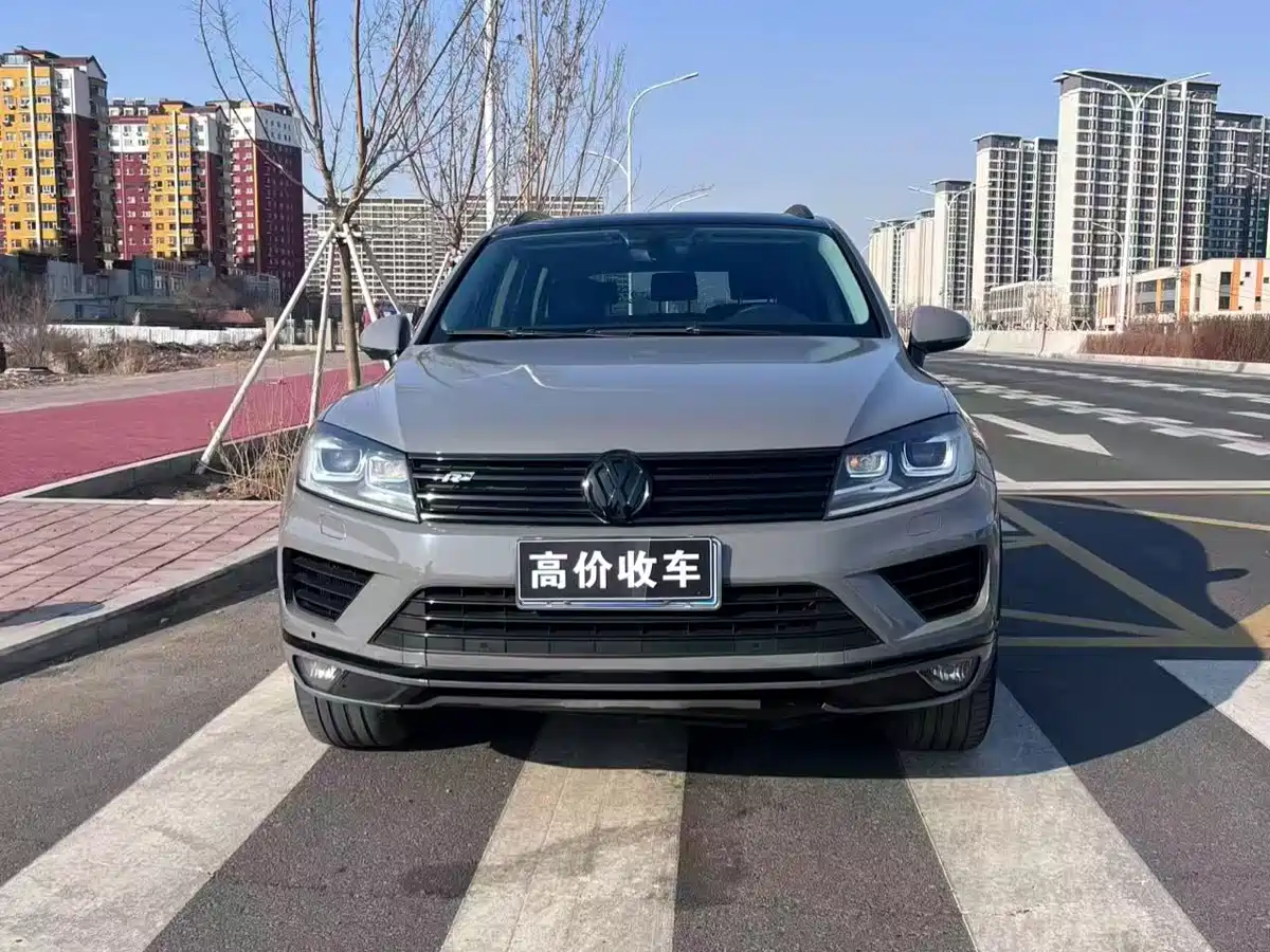 VOLKSWAGEN TOUAREG