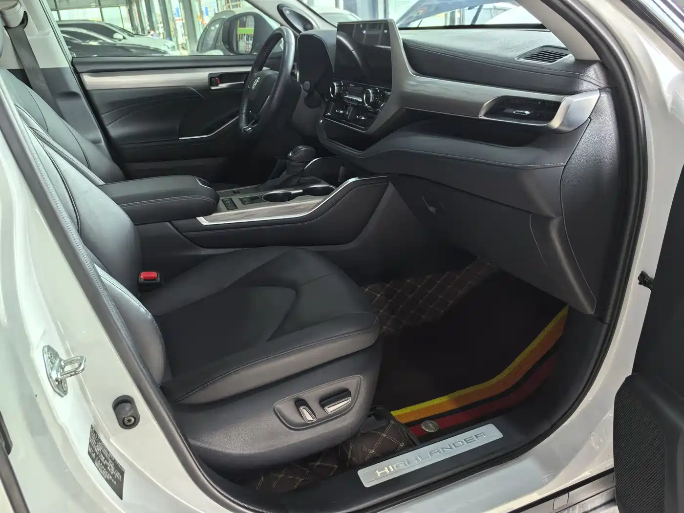 Toyota Highlander 2024 2.5L Smart Hybrid 4WD Premium 7-seater фото 13