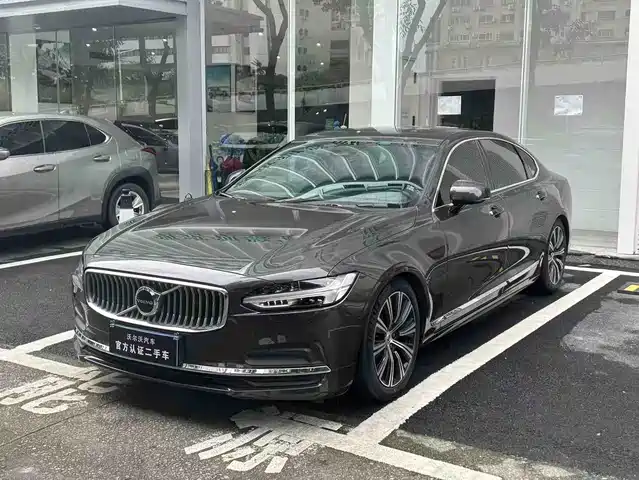 Volvo S90 2022 B5 Momentum Luxury Edition