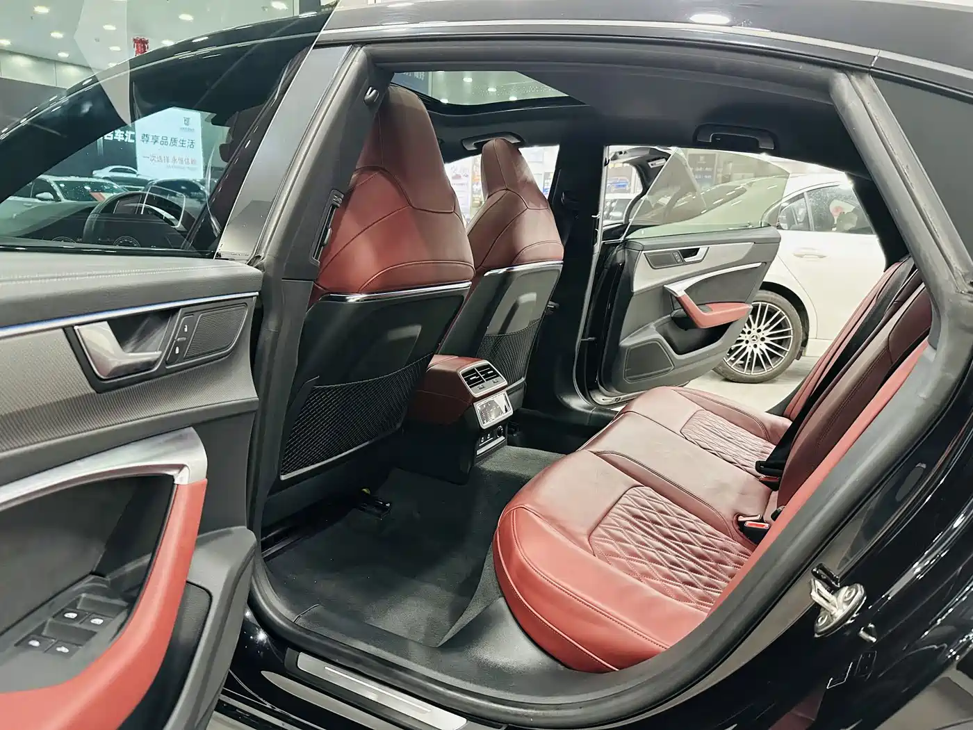 Audi A7L 2024 45 TFSI quattro S-line Black Warrior Edition фото 5