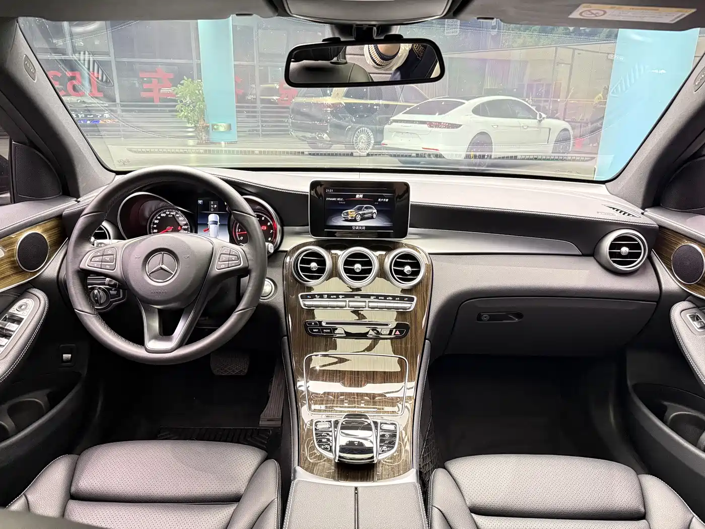 Mercedes-Benz GLC 2018 Facelift GLC 260 4MATIC Dynamic фото 11