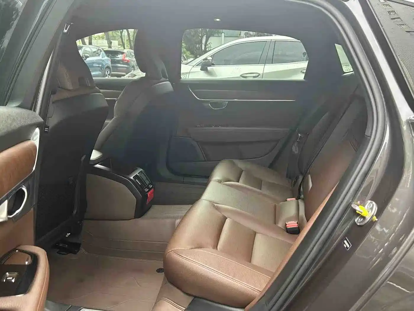 Фото 5 - Volvo S90
