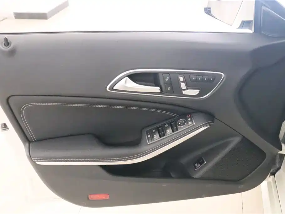 Mercedes-Benz CLA (Import) 2017 CLA 200 Fashion фото 11