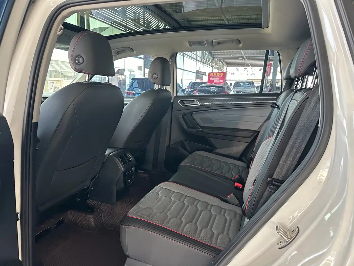 Volkswagen Tiguan L PHEV 2022 430PHEV Plug-in Hybrid Premium фото 6