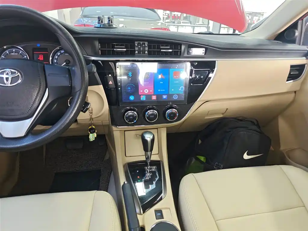 Toyota Corolla 2014 1.6L CVT GL-i фото 13