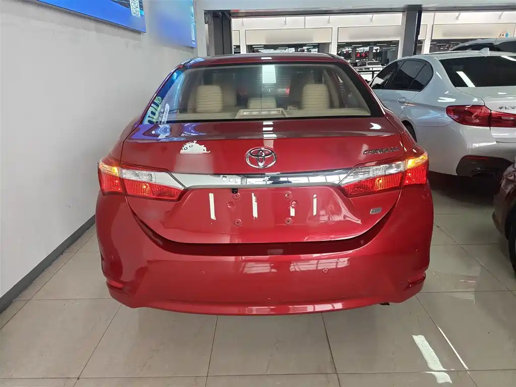 Toyota Corolla 2014 1.6L CVT GL-i фото 6