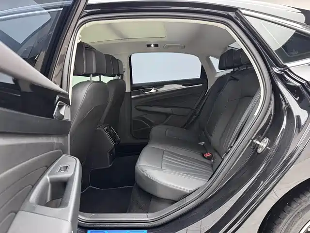 Volkswagen Passat 2025 Outstanding 330TSI Starlight Elite Edition фото 13