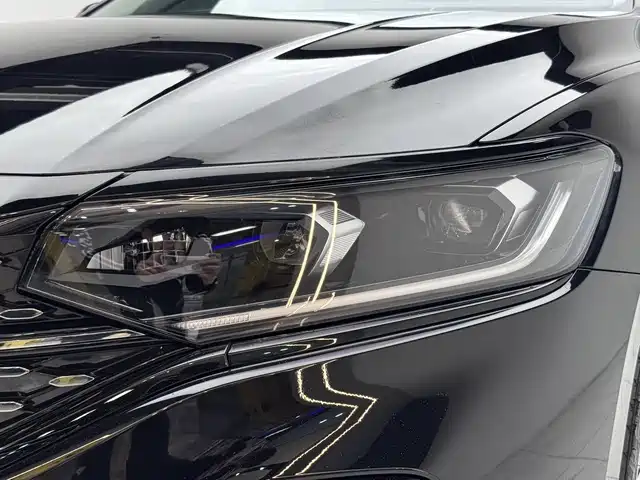 Volkswagen Passat 2025 Outstanding 330TSI Starlight Elite Edition фото 18