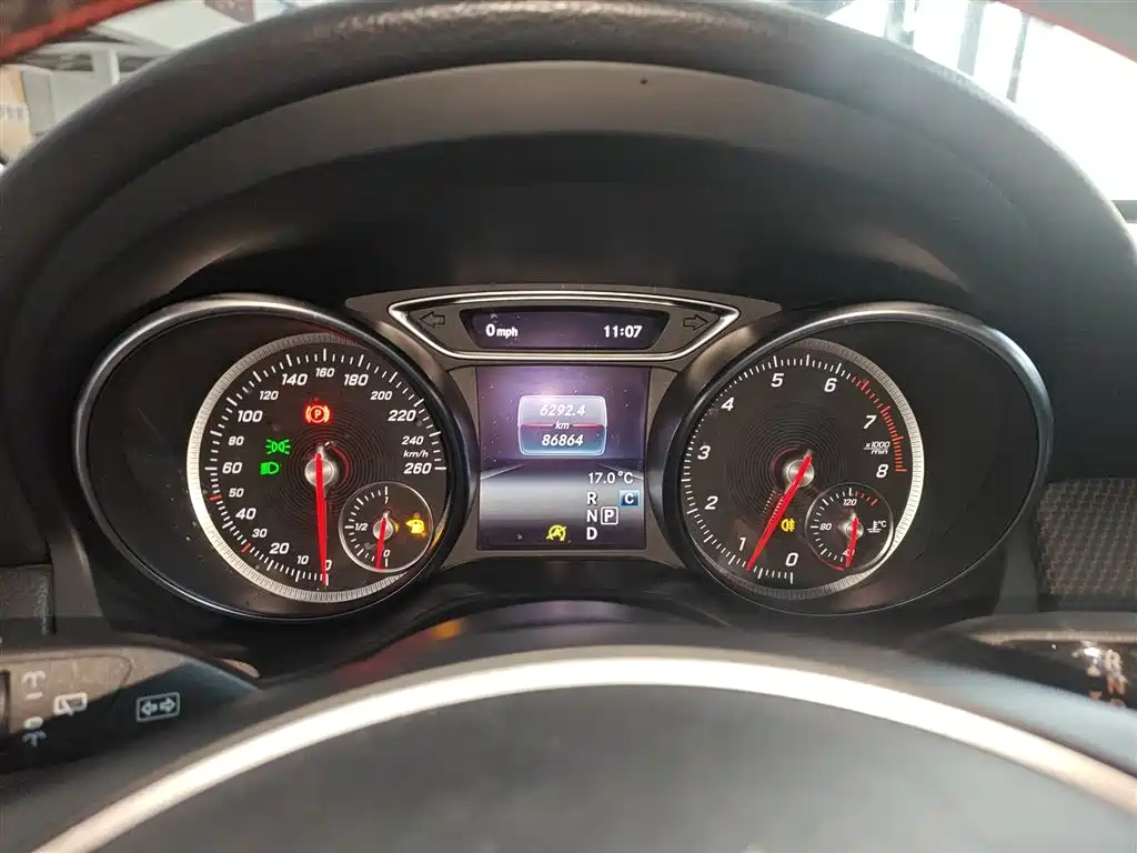 Mercedes-Benz GLA 2018 GLA 200 Dynamic фото 12