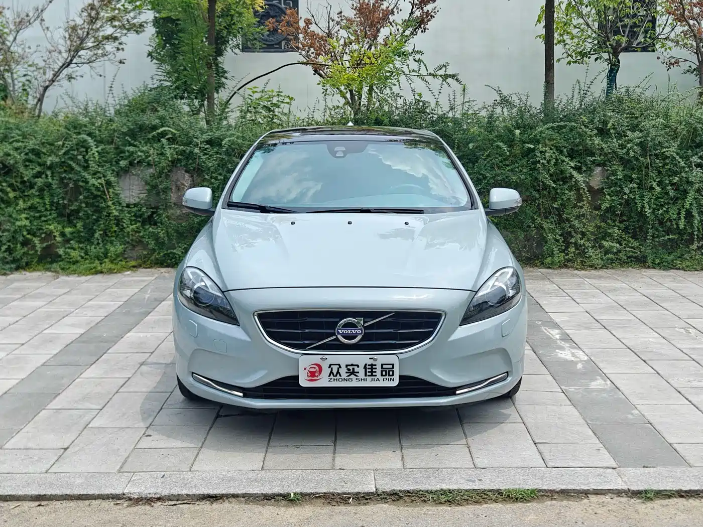 Фото 2 - Volvo V40