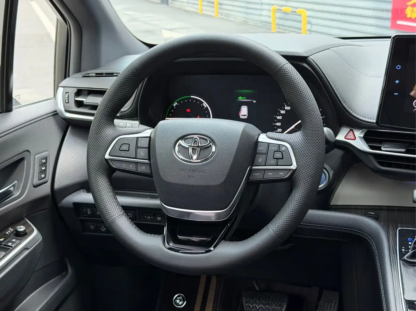 Toyota Granvia 2022 2.5L Hybrid Noble Edition фото 9