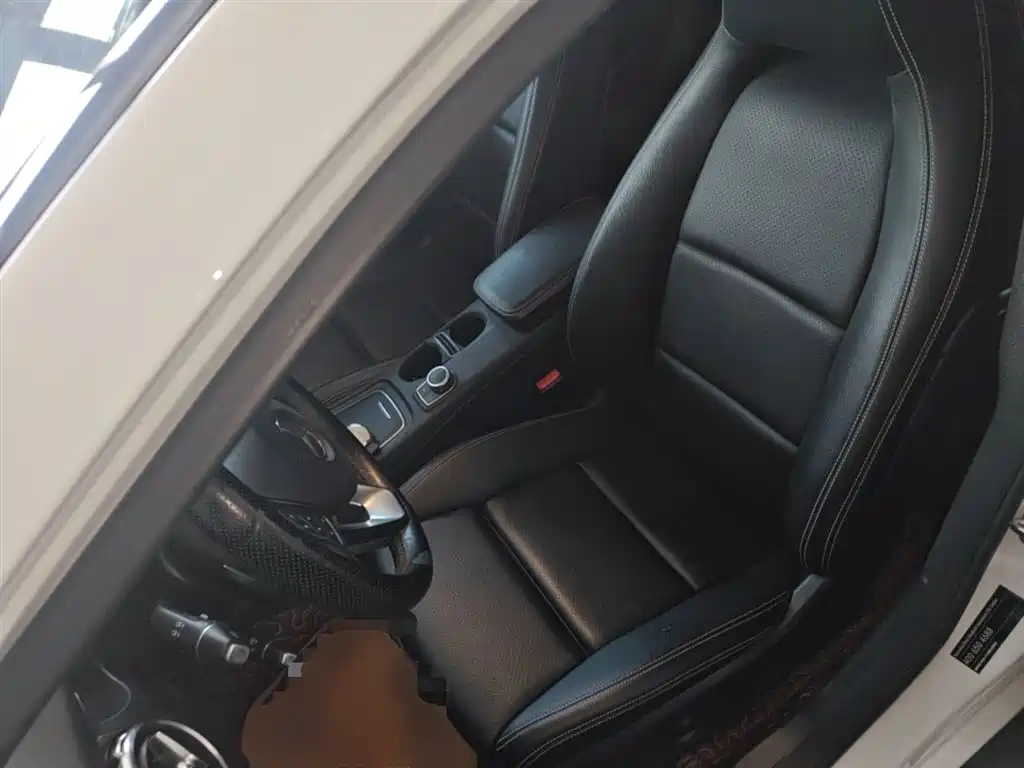 Mercedes-Benz GLA 2018 GLA 200 Dynamic фото 15