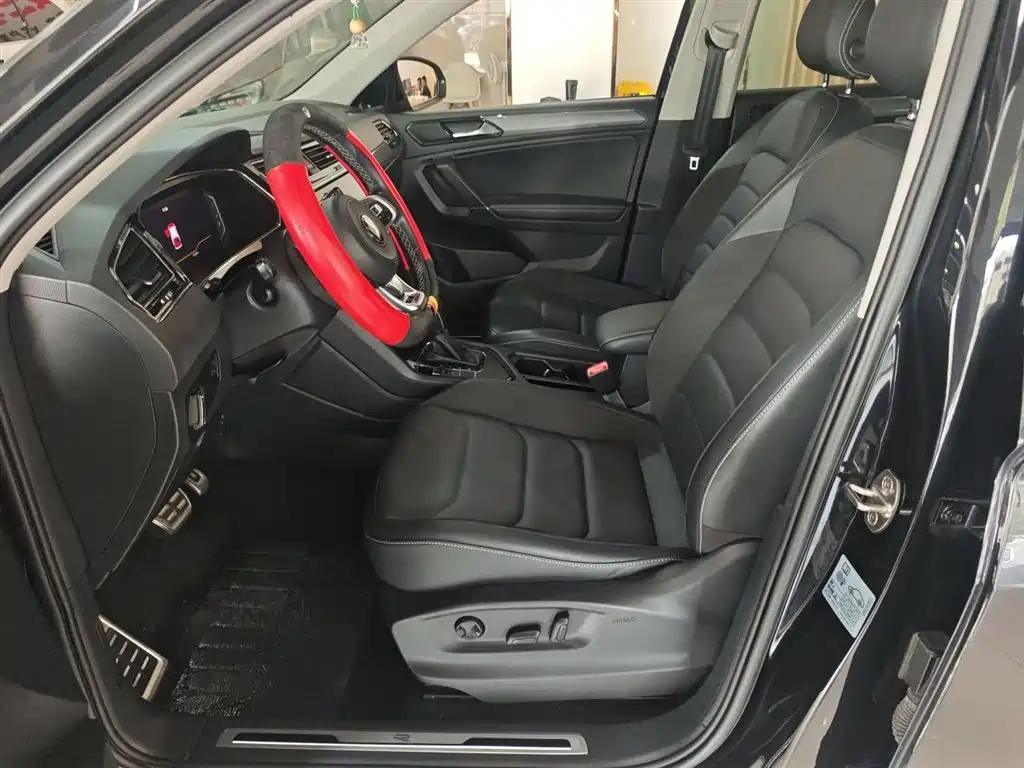Volkswagen Tiguan L 2021 330TSI Automatic 2WD R-Line Premium фото 8