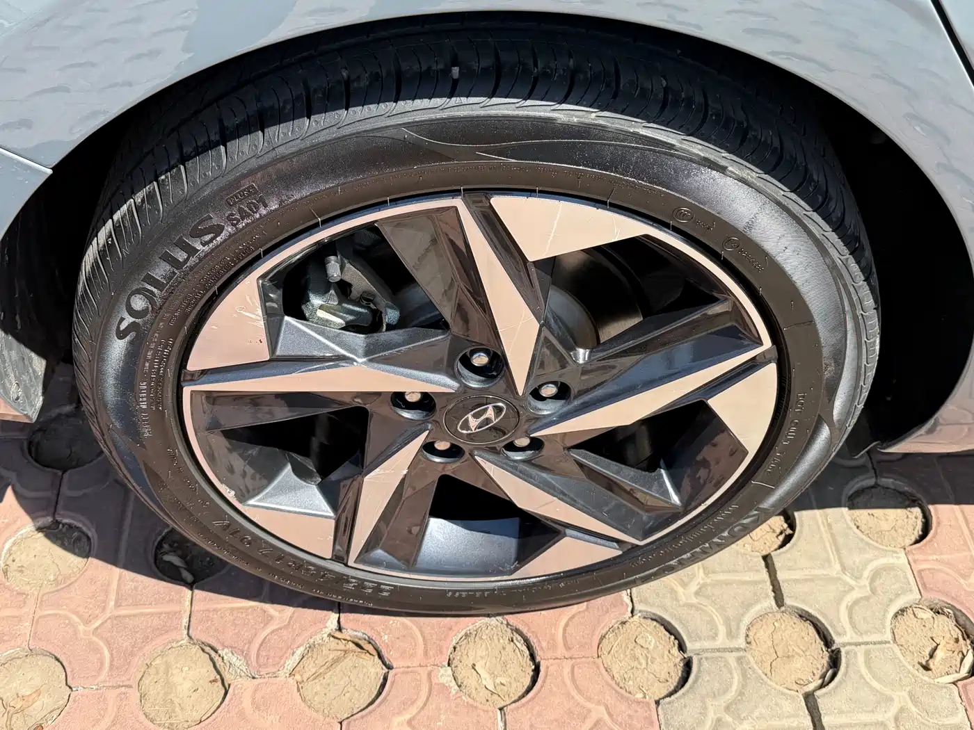 Hyundai Elantra 2022 1.5L CVT LUX Premium Edition фото 8