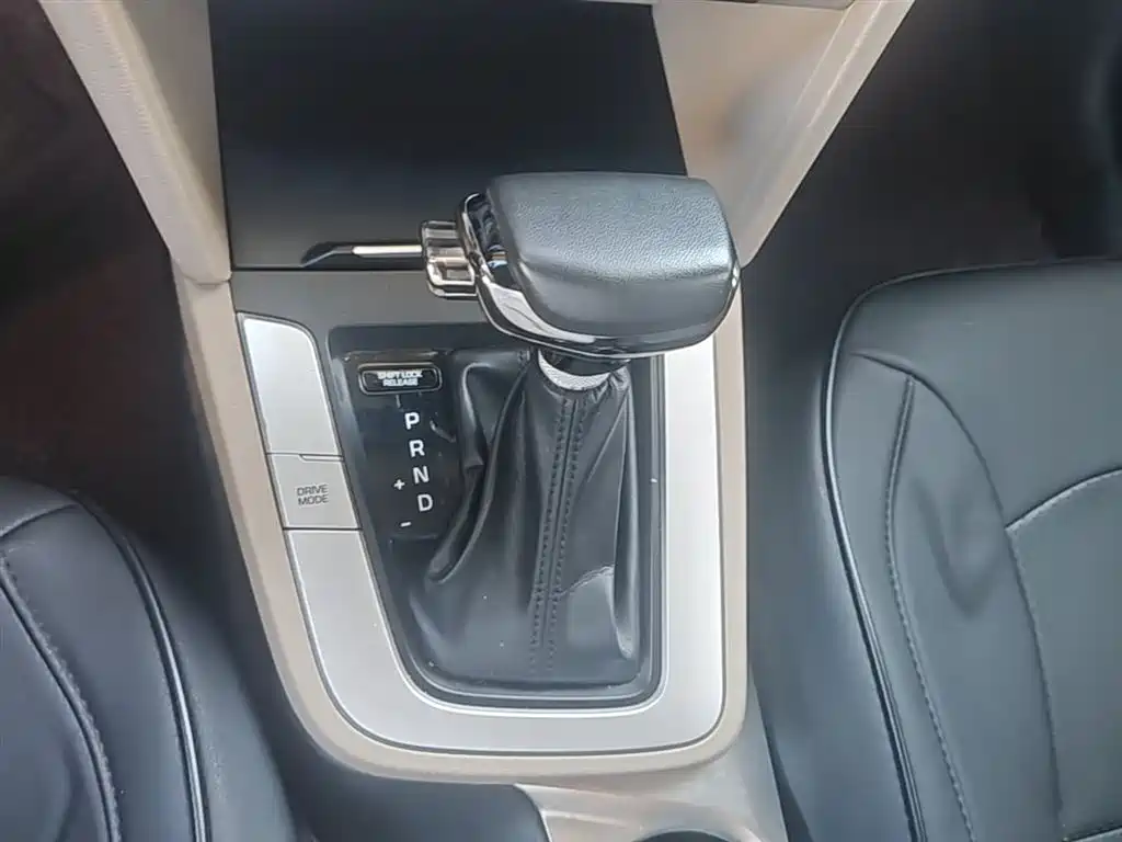 Hyundai Elantra 2016 Model 1.6L Automatic Smart Elite фото 10