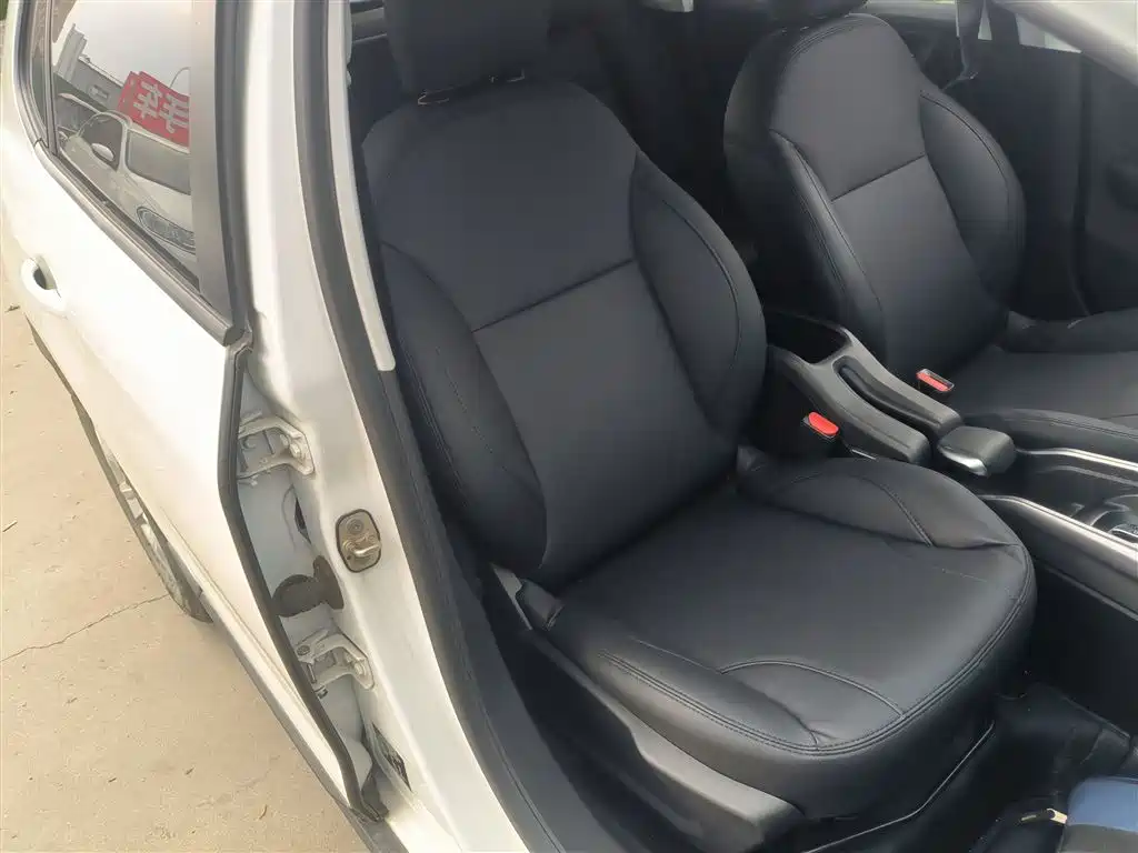 Peugeot 2008 2014 1.6L Automatic Trend Edition фото 25