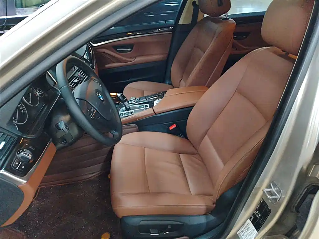 BMW 5 Series 2014 525Li Leading фото 11