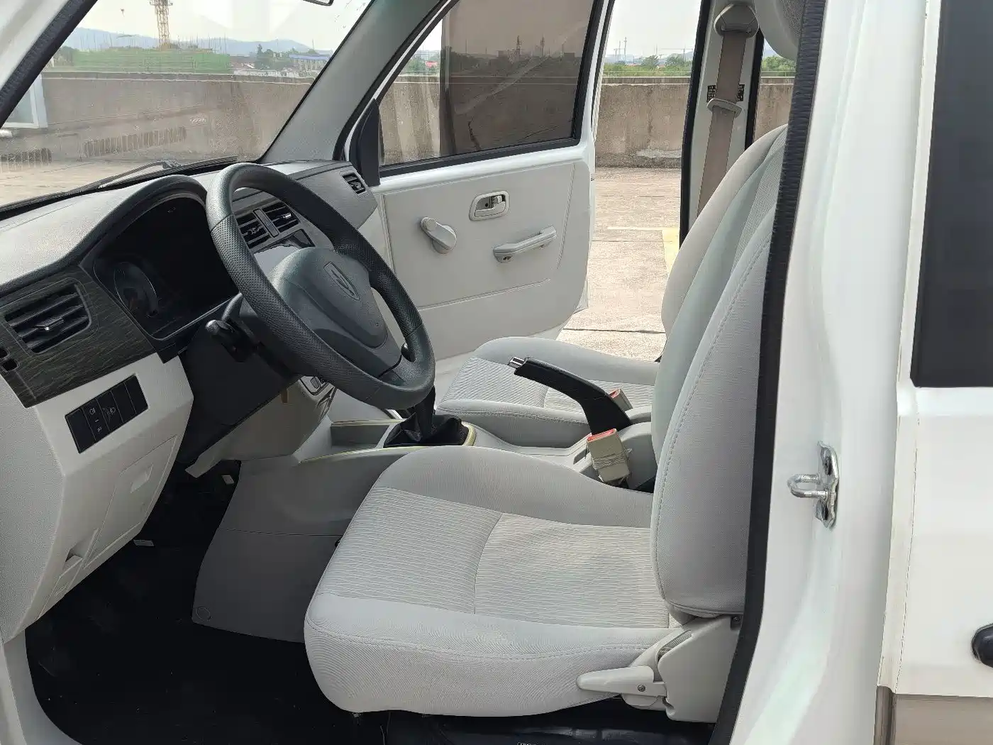 Jinbei New Hiace X30L 2023 2023 1.5L Fortune Bus 5/6/7-seater Central AC Version SWC15M