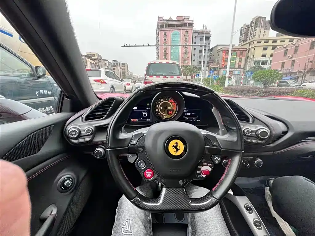 FERRARI 488