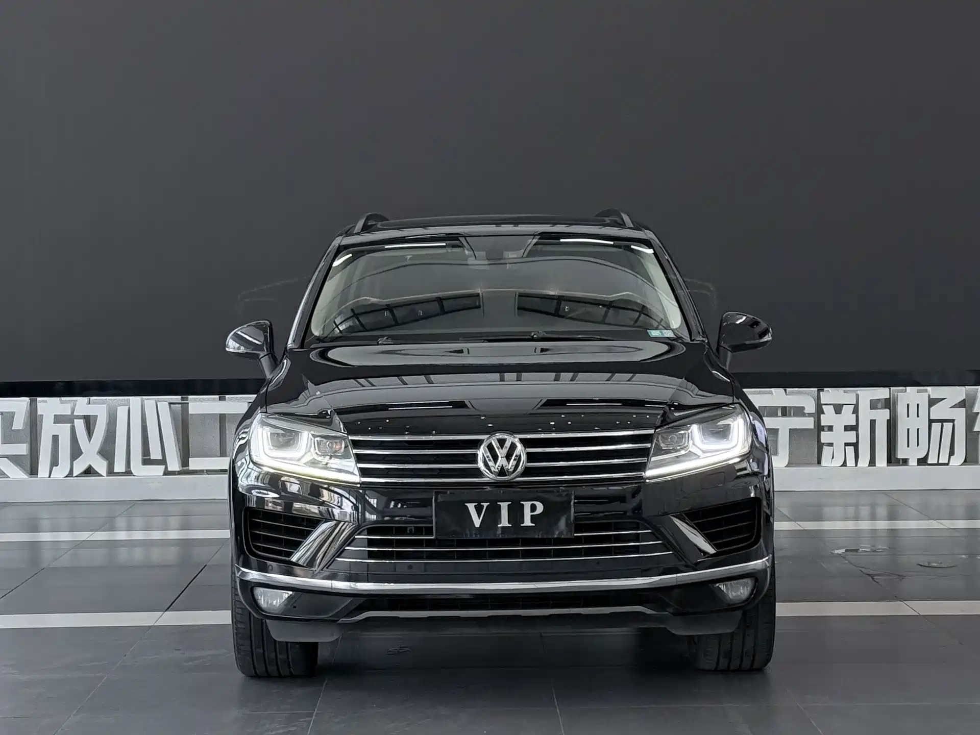 Фото 2 - Volkswagen Touareg