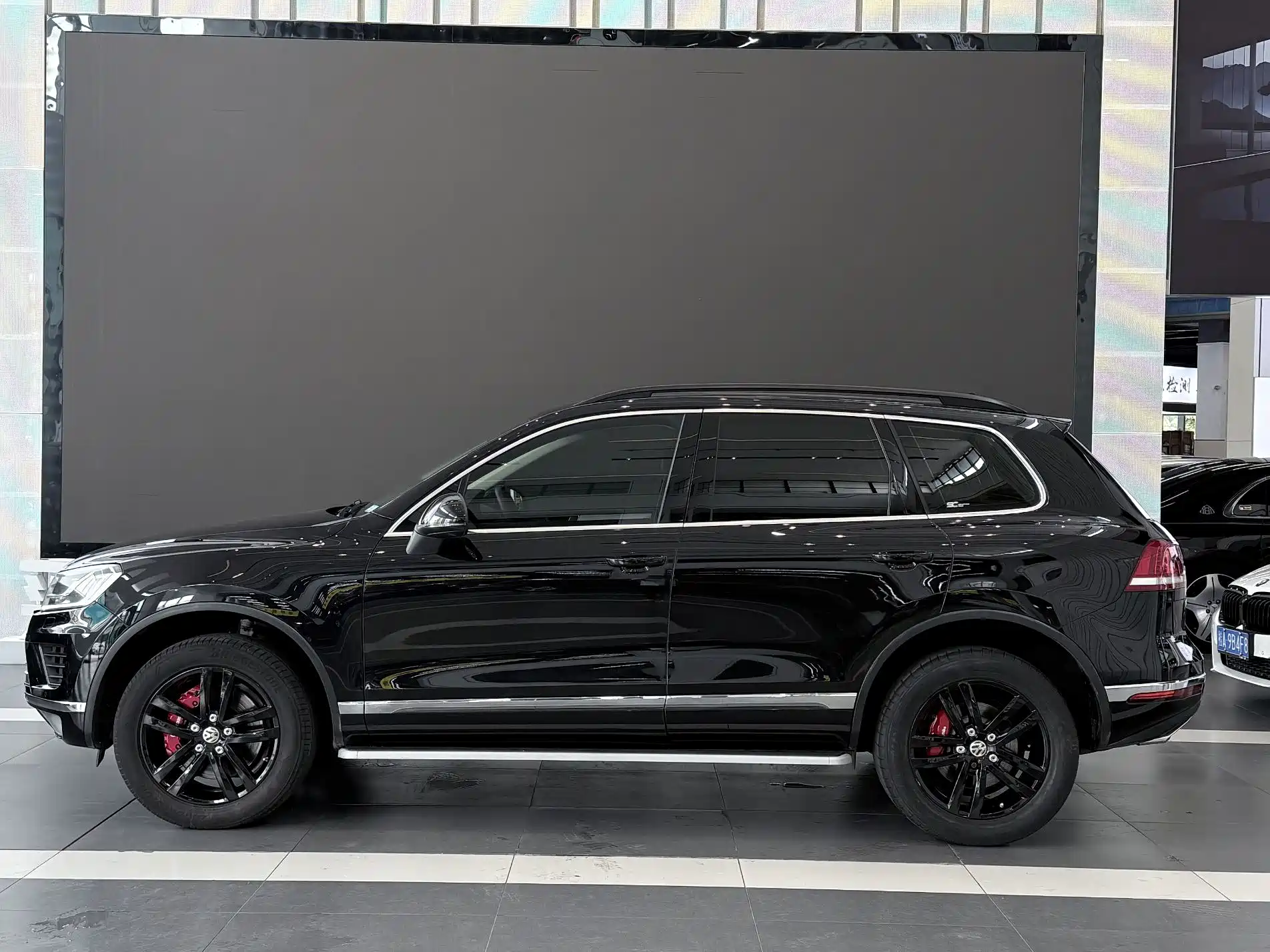 Фото 4 - Volkswagen Touareg