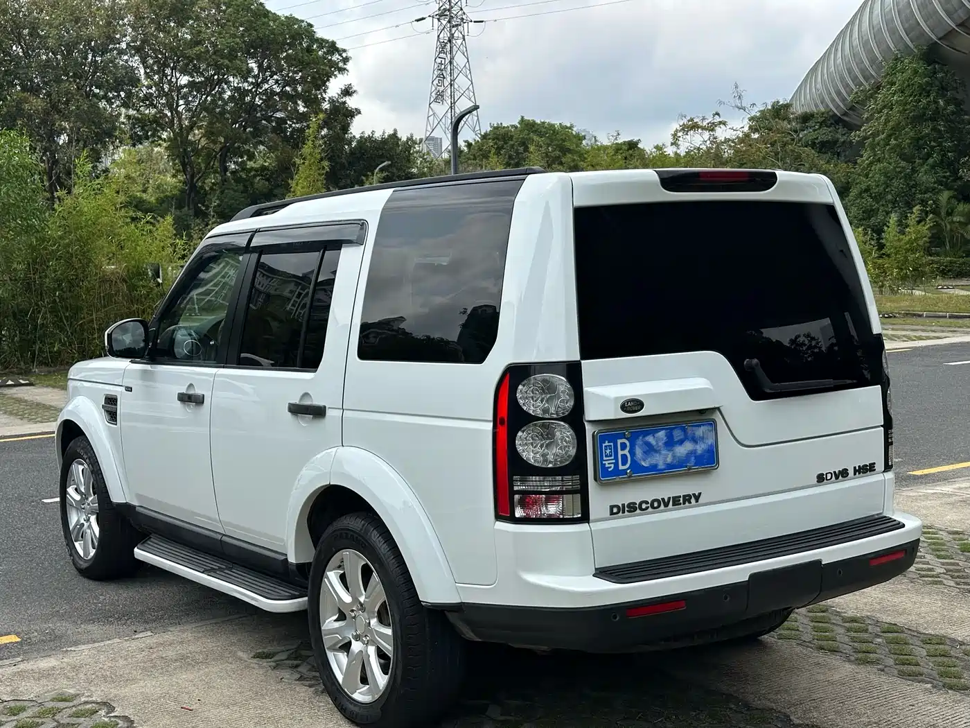 Land Rover Discovery 2015 3.0 SC V6 SE фото 3
