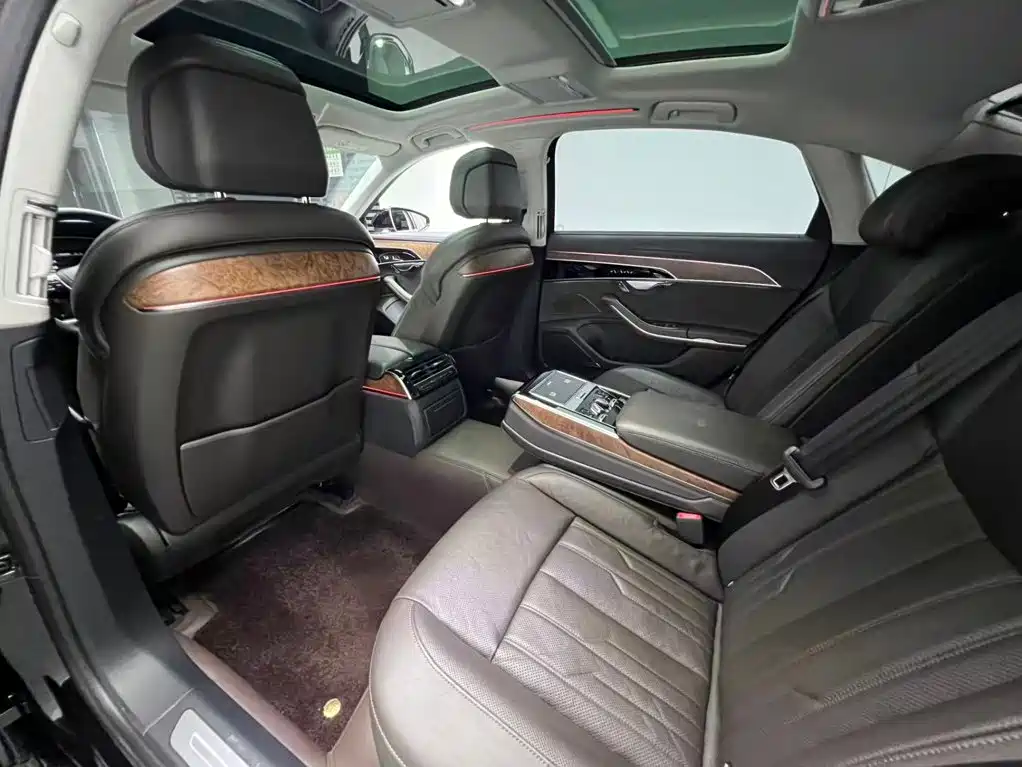 Фото 14 - Audi A8