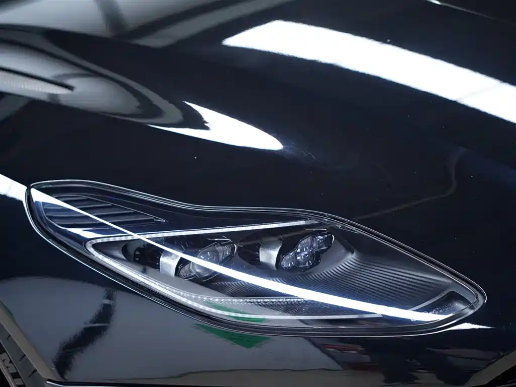 Aston Martin DB11 2021 2019 Model 4.0T V8 Coupe