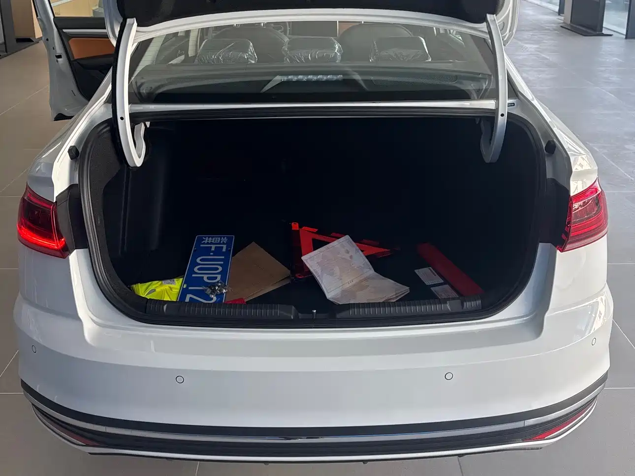 VOLKSWAGEN BORA