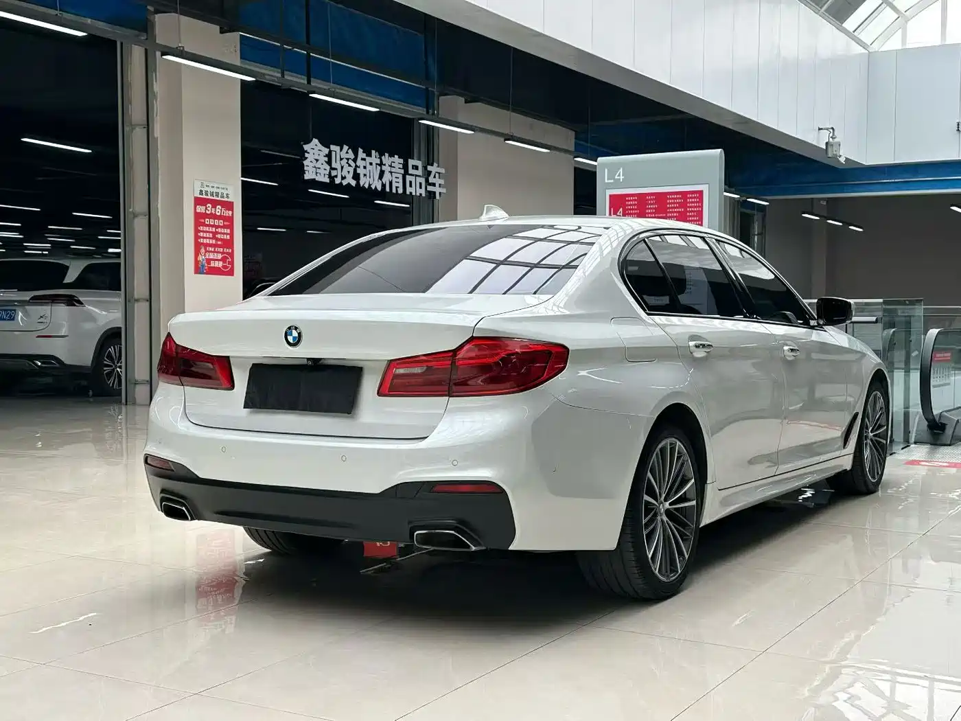 BMW 5 Series 2018 525Li M Sport Package фото 9