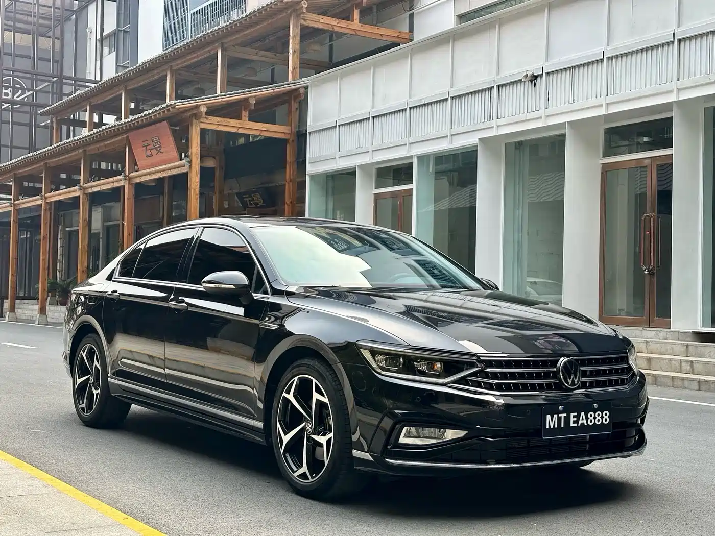 Volkswagen Magotan 2023 Model 2 Million Commemorative Edition 330TSI DSG Luxury фото 3