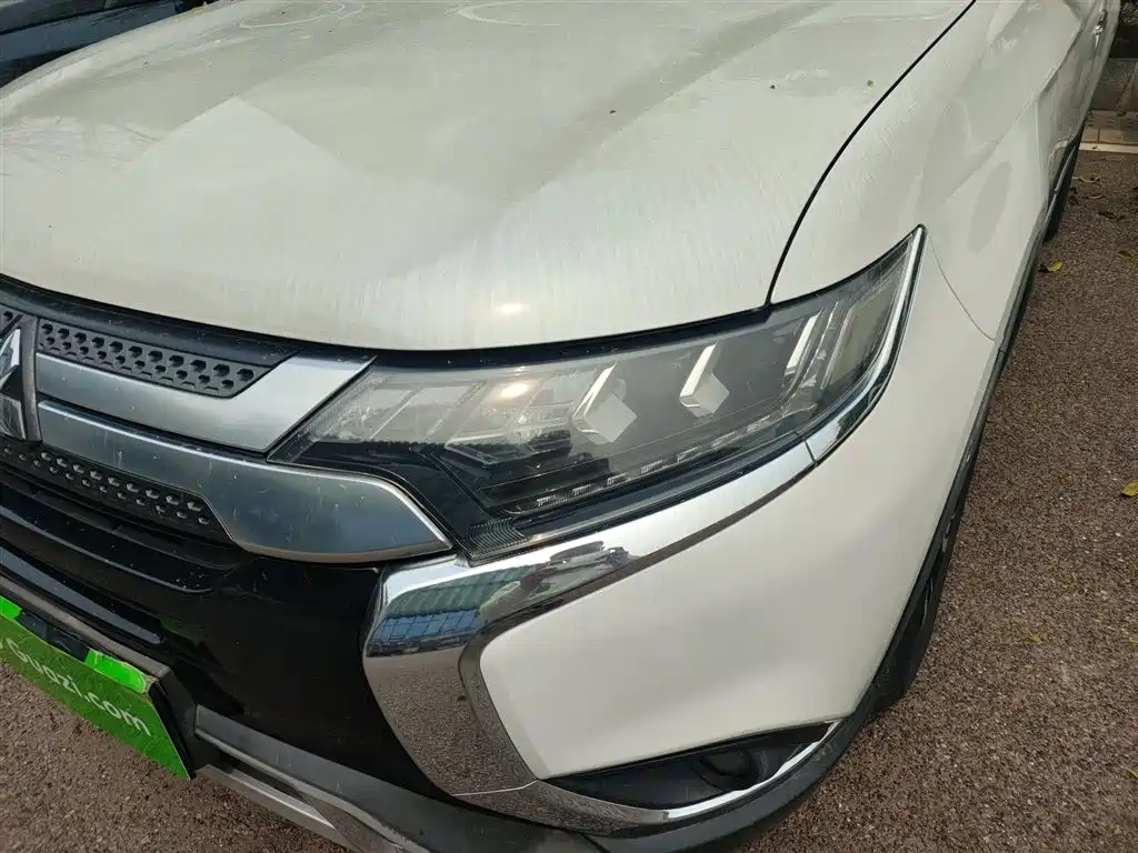 Mitsubishi Outlander 2019 2.4L 4WD Deluxe Edition 7-Seater China VI фото 24