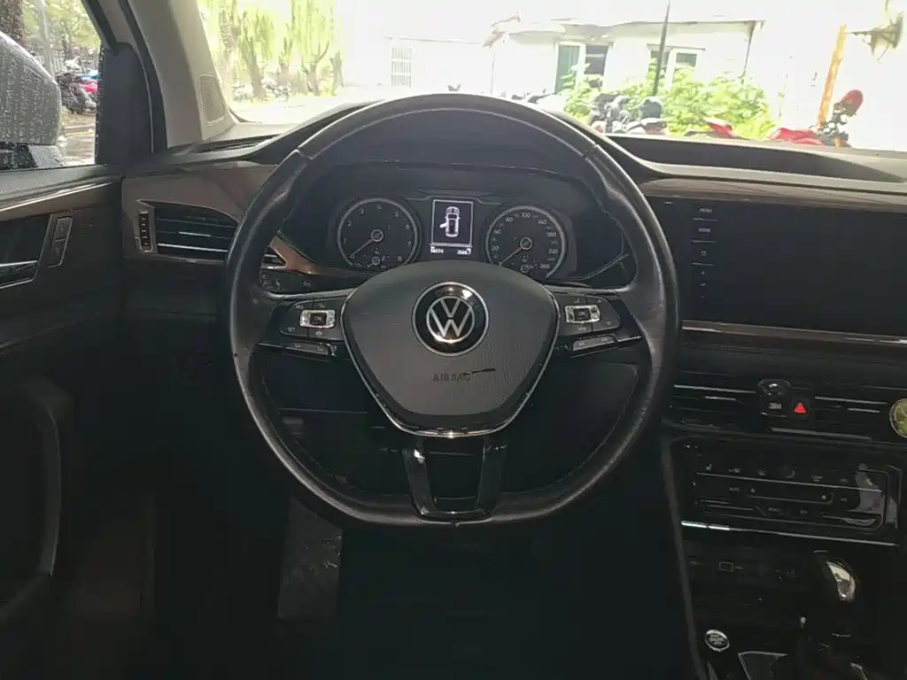 VOLKSWAGEN TUYUE