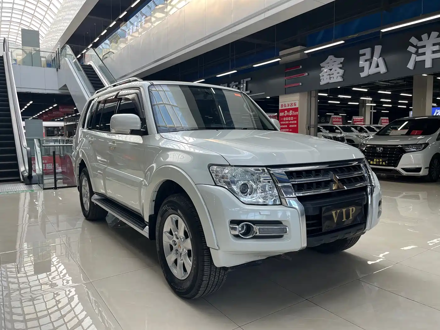 Mitsubishi Pajero (Import) 2016 3.0L Automatic Standard (China V) фото 3
