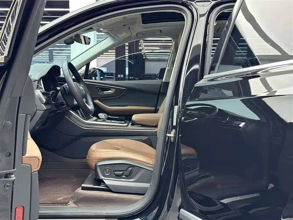 Audi Q7 2023 45 TFSI quattro S line Sport фото 6