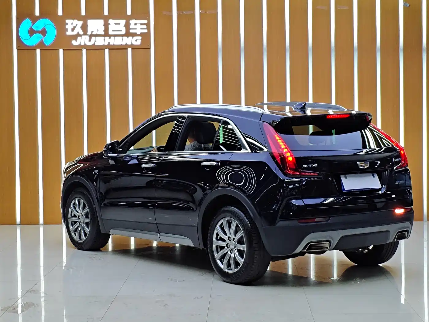 CADILLAC XT4