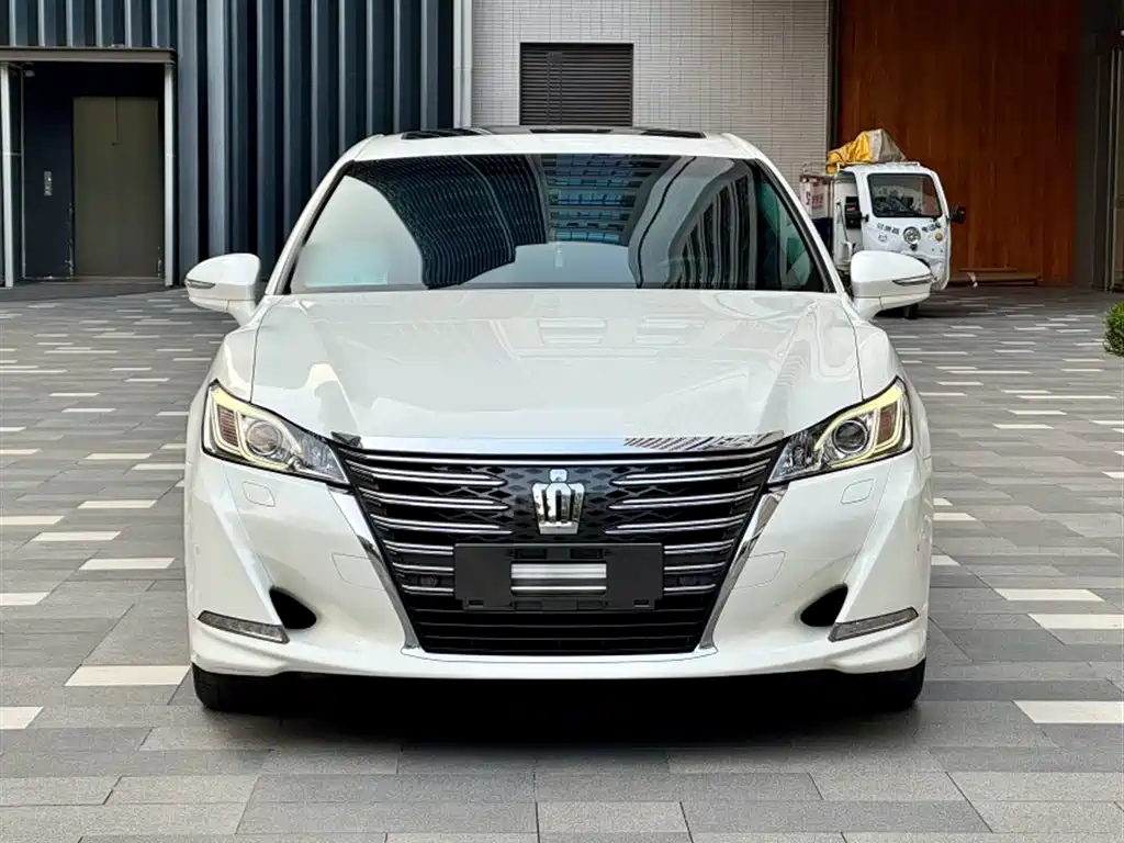 Toyota Crown 2015 2.0T Fashion фото 16