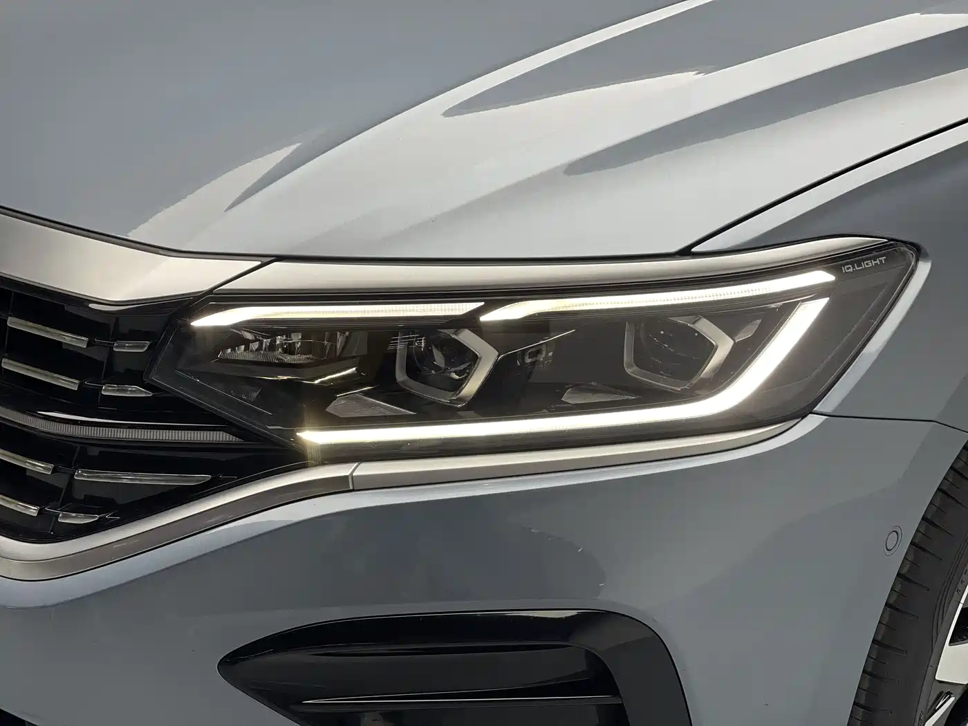 Volkswagen Passat 2022 330TSI Luxury Edition фото 15