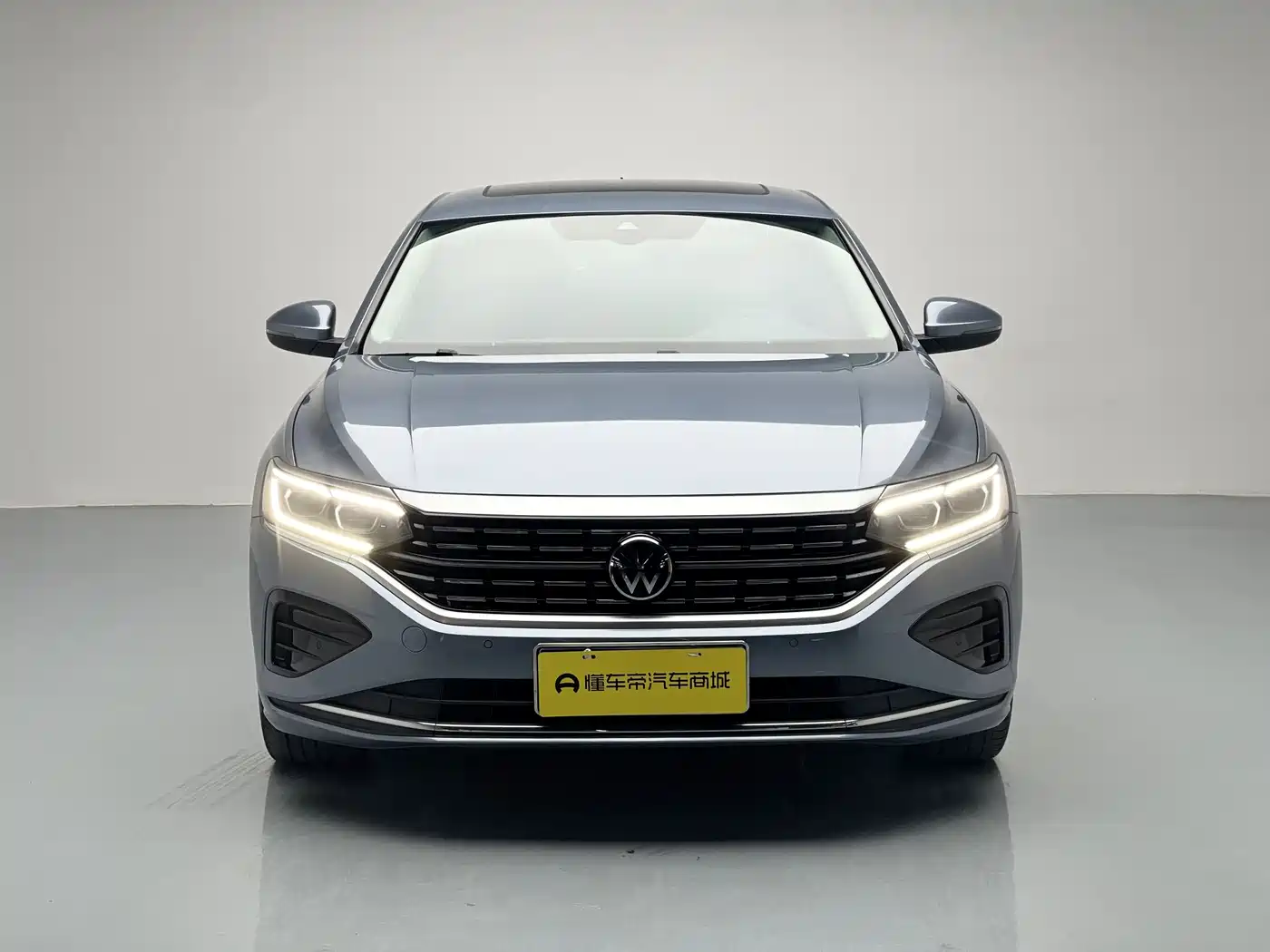 Volkswagen Passat 2022 330TSI Luxury Edition фото 18