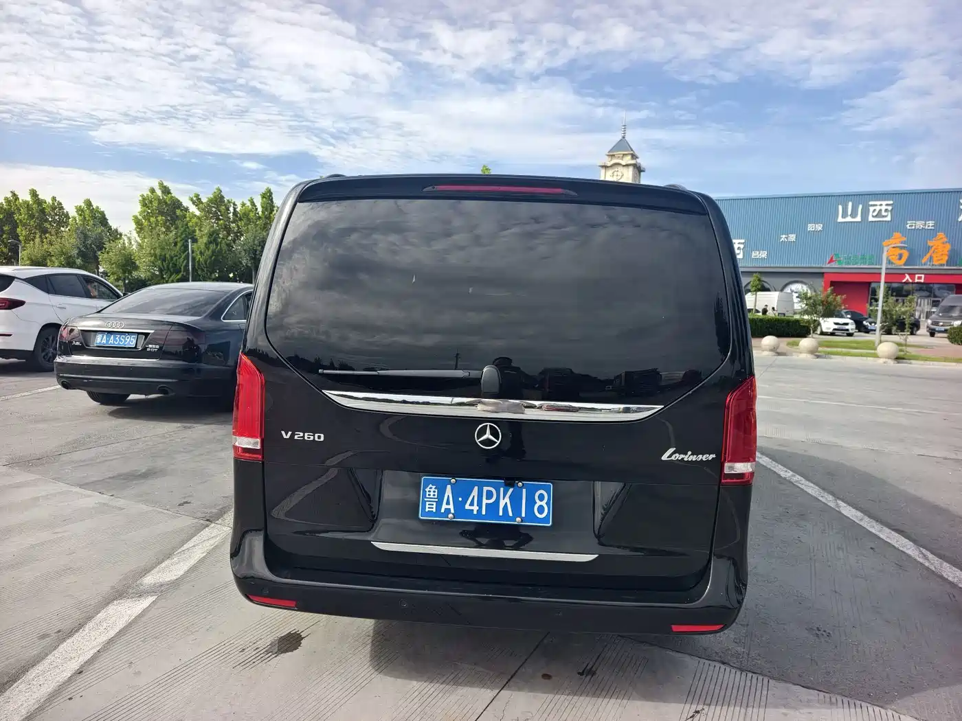 Photo 15 - Mercedes-Benz V-Class