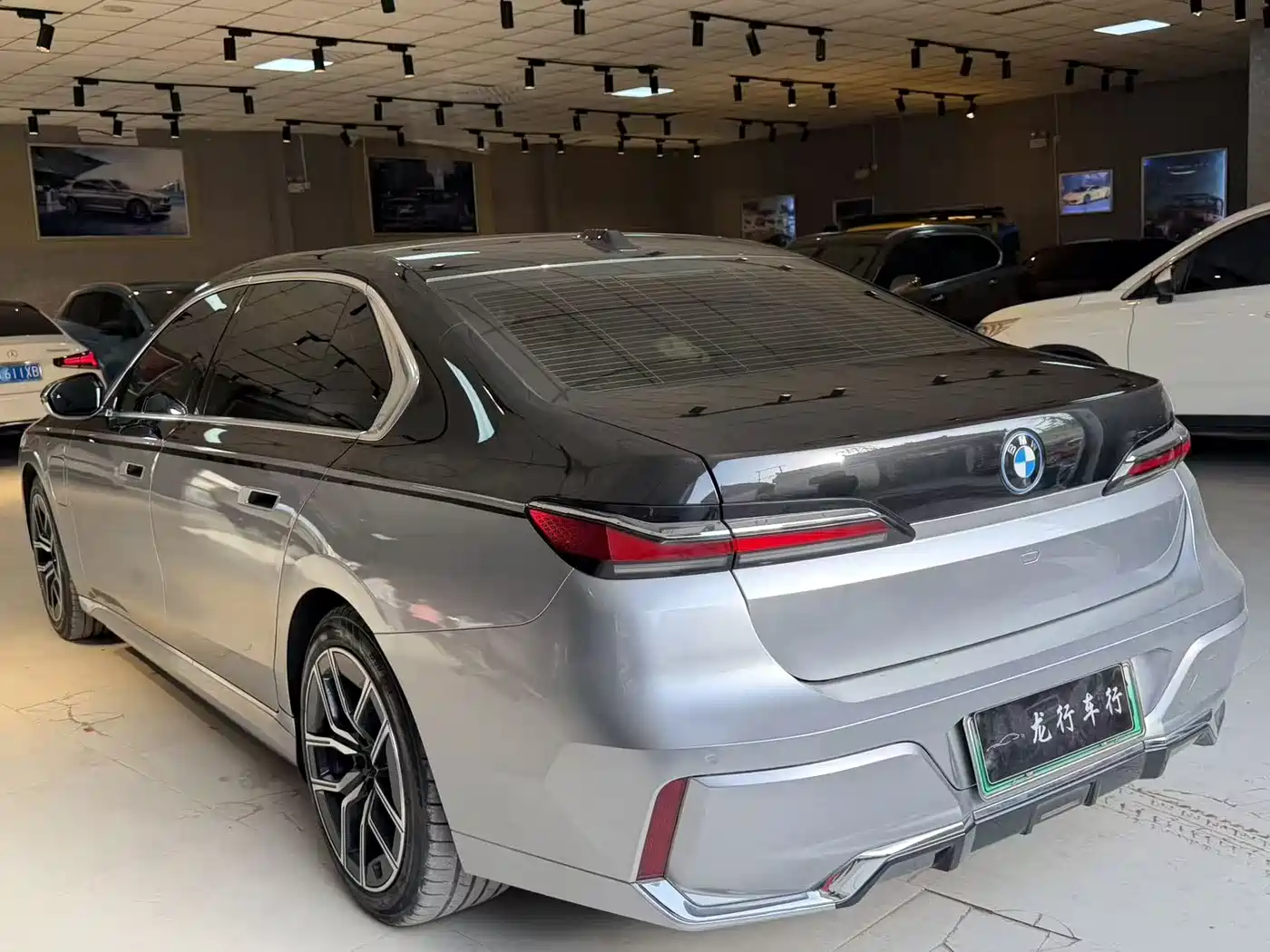 BMW I7