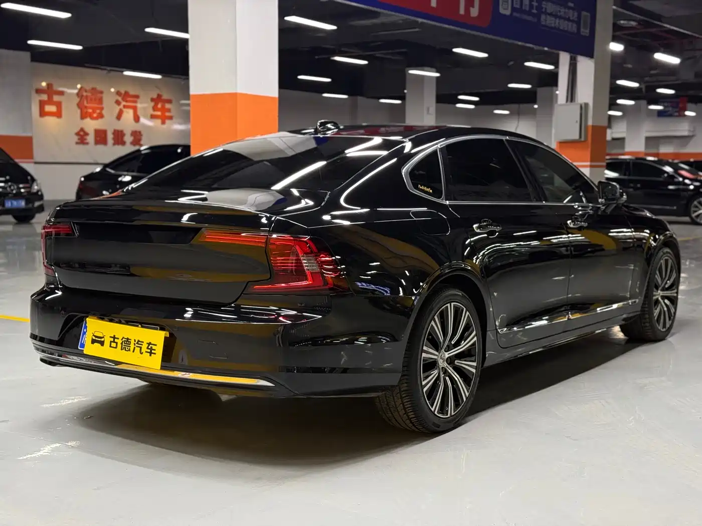 VOLVO S90