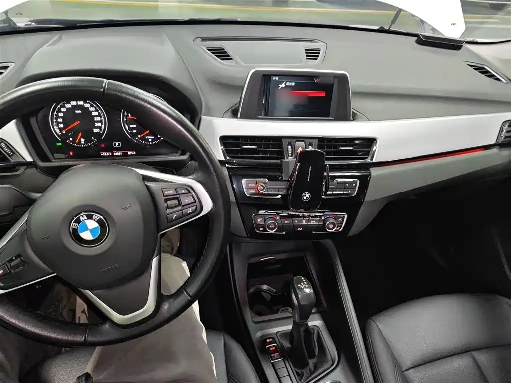 BMW X1 2019 sDrive20Li Leading Model фото 6