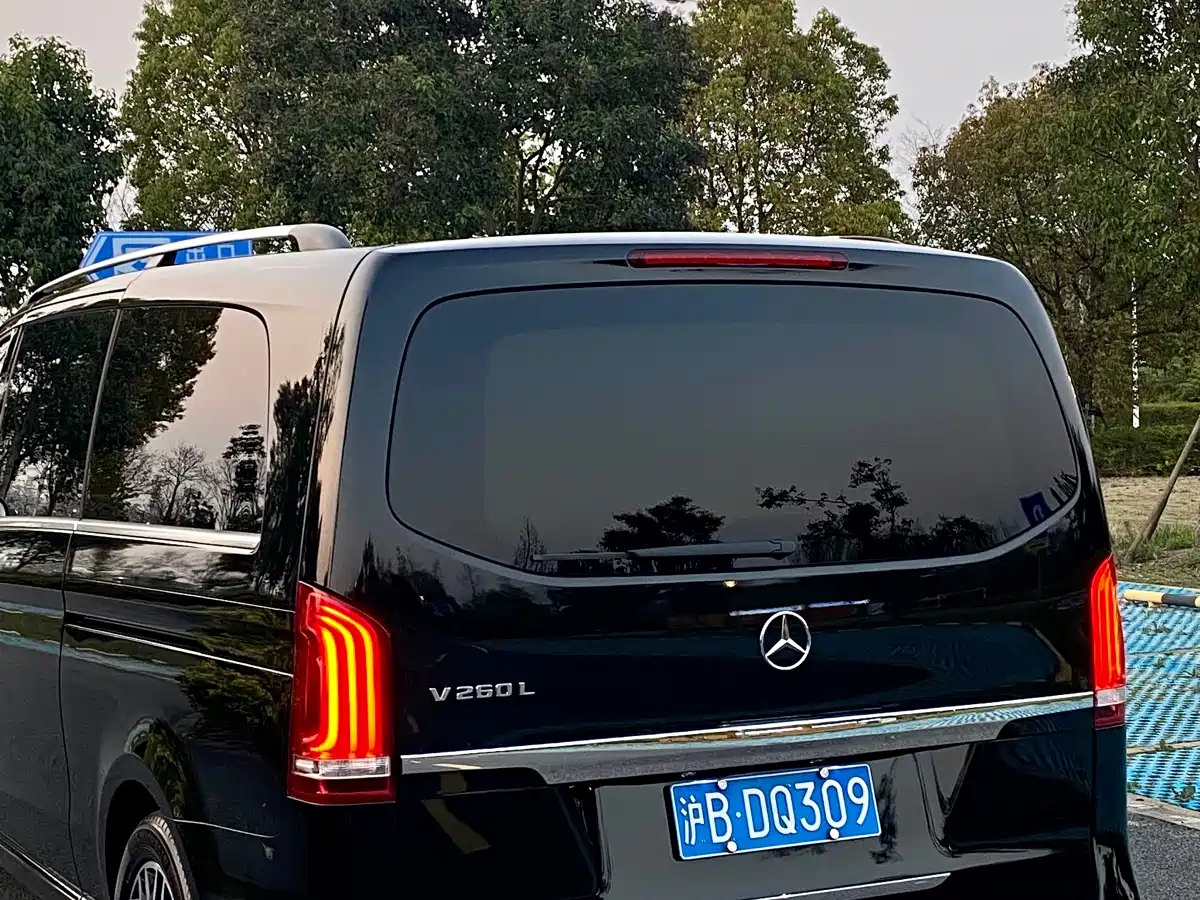 Mercedes-Benz V-Class 2017 Model V 260 L Premium Extended Edition фото 10